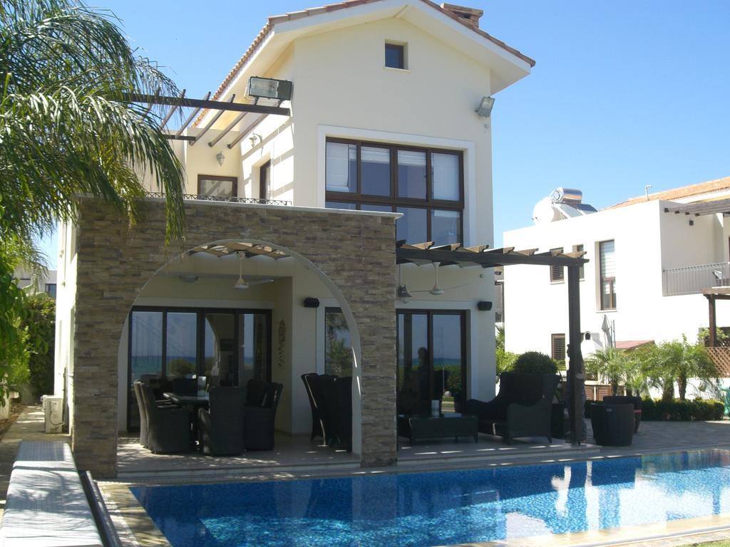 Ionion Beachfront Villa Айя Напа Стая снимка