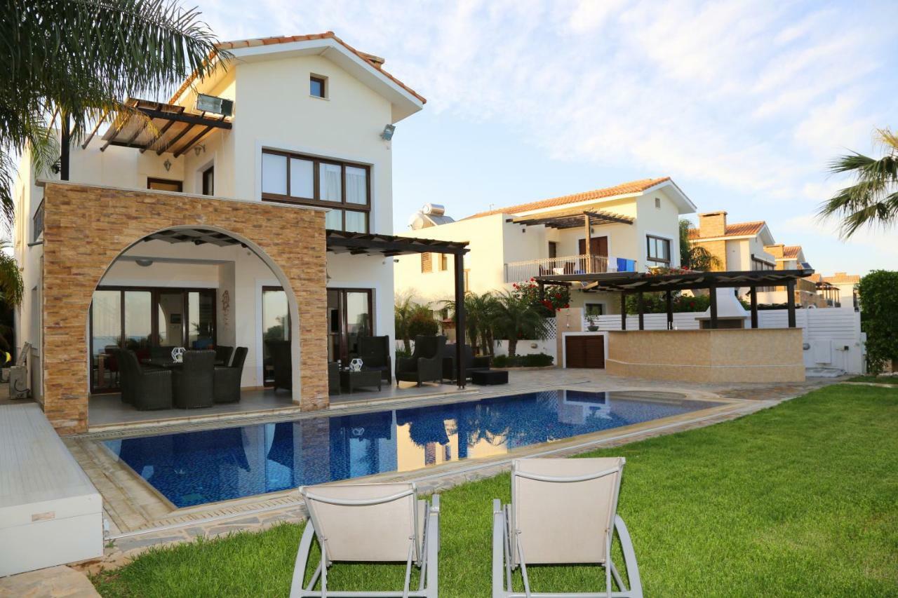 Ionion Beachfront Villa Айя Напа Екстериор снимка